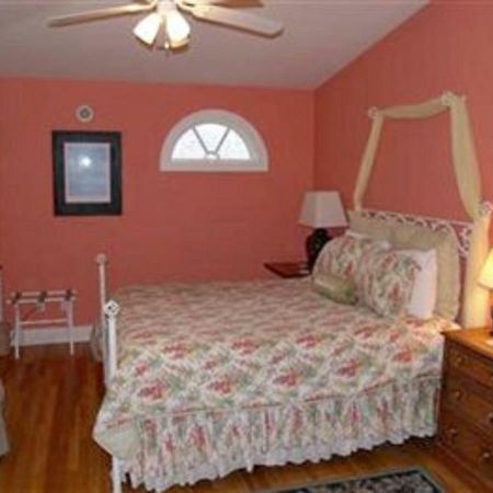 The Villa Bed & Breakfast (Adults Only) Tacoma Room photo