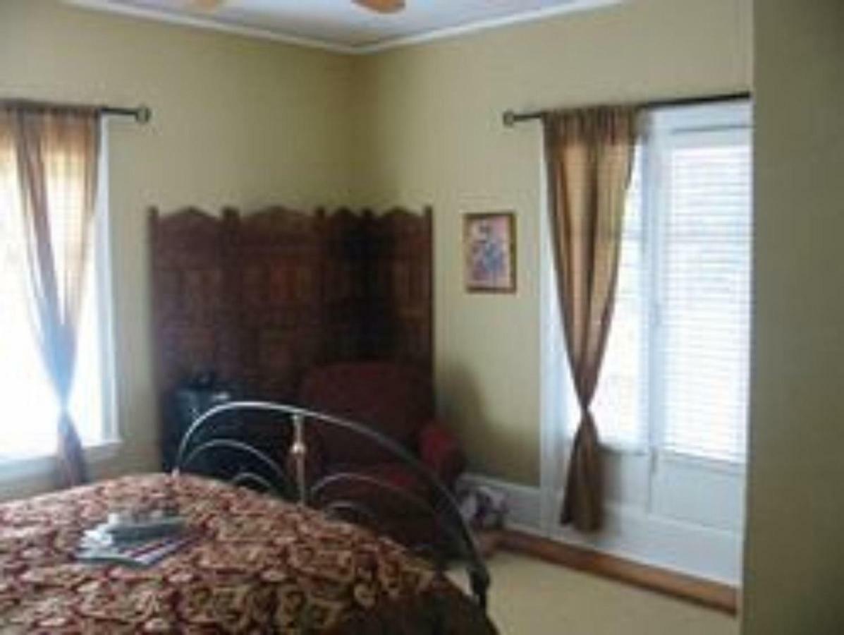 The Villa Bed & Breakfast (Adults Only) Tacoma Exterior photo
