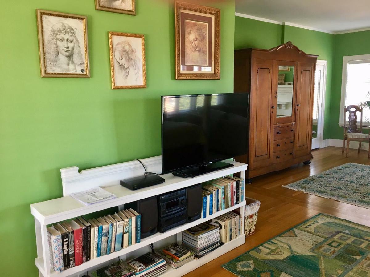 The Villa Bed & Breakfast (Adults Only) Tacoma Room photo