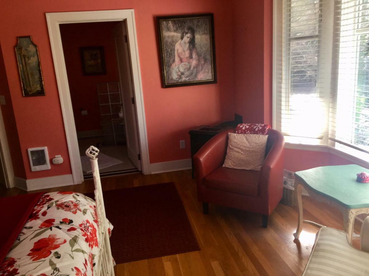 The Villa Bed & Breakfast (Adults Only) Tacoma Room photo
