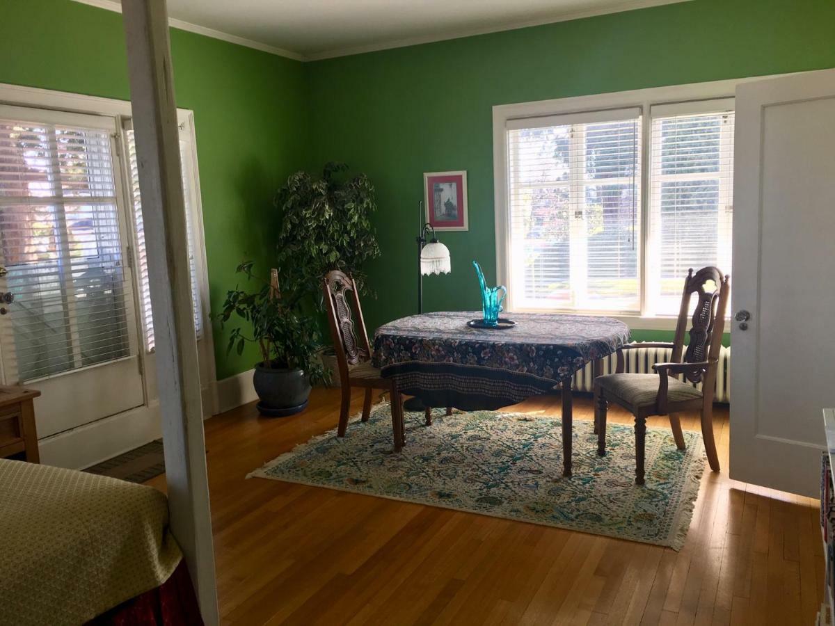 The Villa Bed & Breakfast (Adults Only) Tacoma Room photo