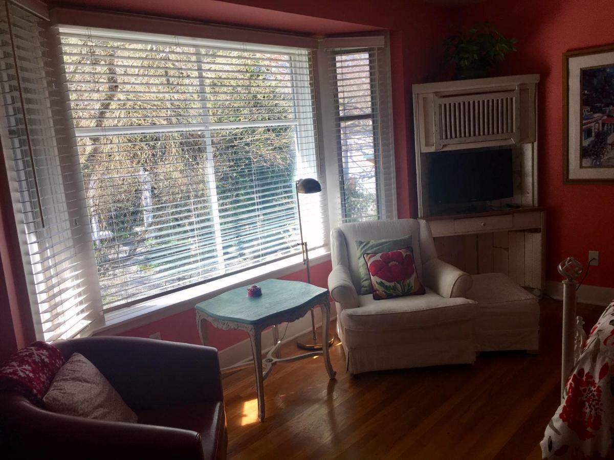 The Villa Bed & Breakfast (Adults Only) Tacoma Room photo
