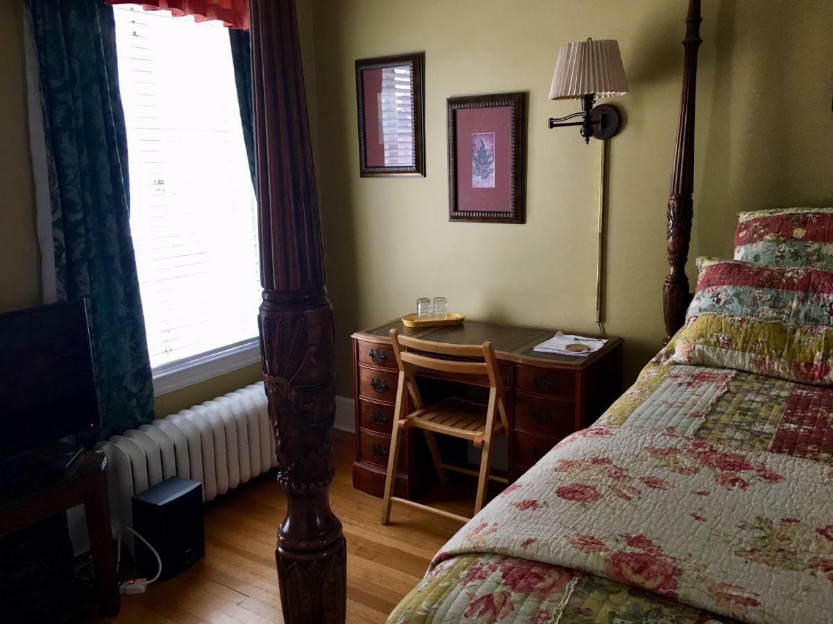 The Villa Bed & Breakfast (Adults Only) Tacoma Room photo