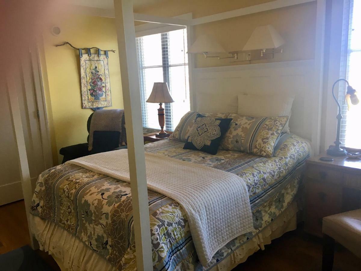 The Villa Bed & Breakfast (Adults Only) Tacoma Room photo