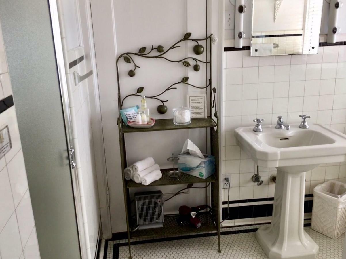 The Villa Bed & Breakfast (Adults Only) Tacoma Room photo